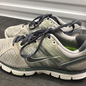 Nike Flywire Greys/White Women's Sneakers Size 5.5
